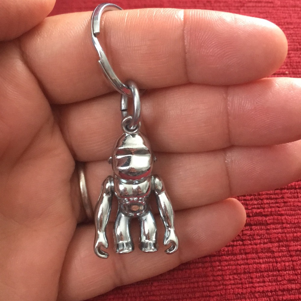💥Sold on Merc. 💥Kipling metal monkey key chain